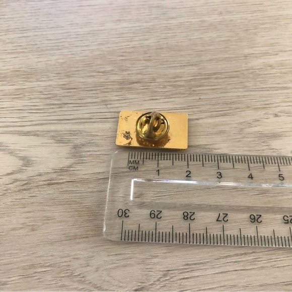 Vintage Ellis Island 1892-1992 Pin - Picture 2 of 2